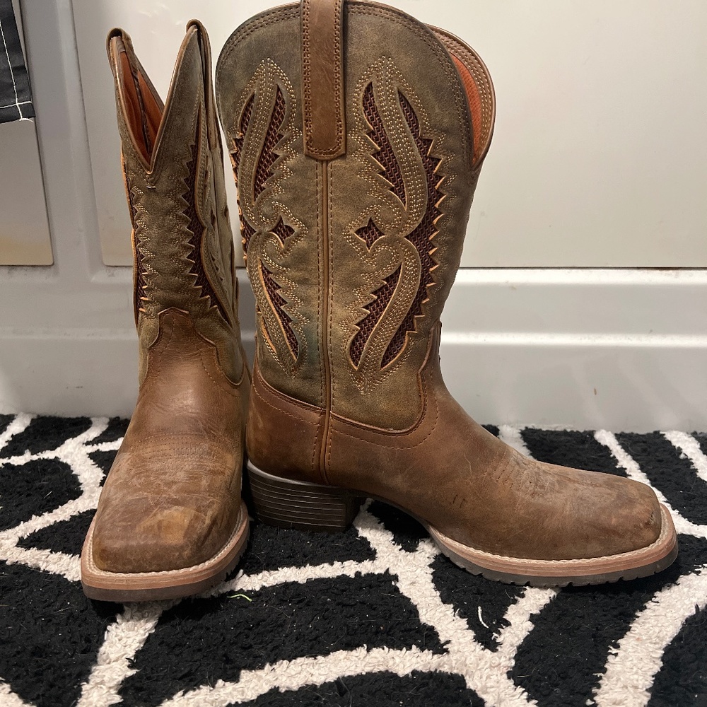 Western square toed women’s cowgirl boots